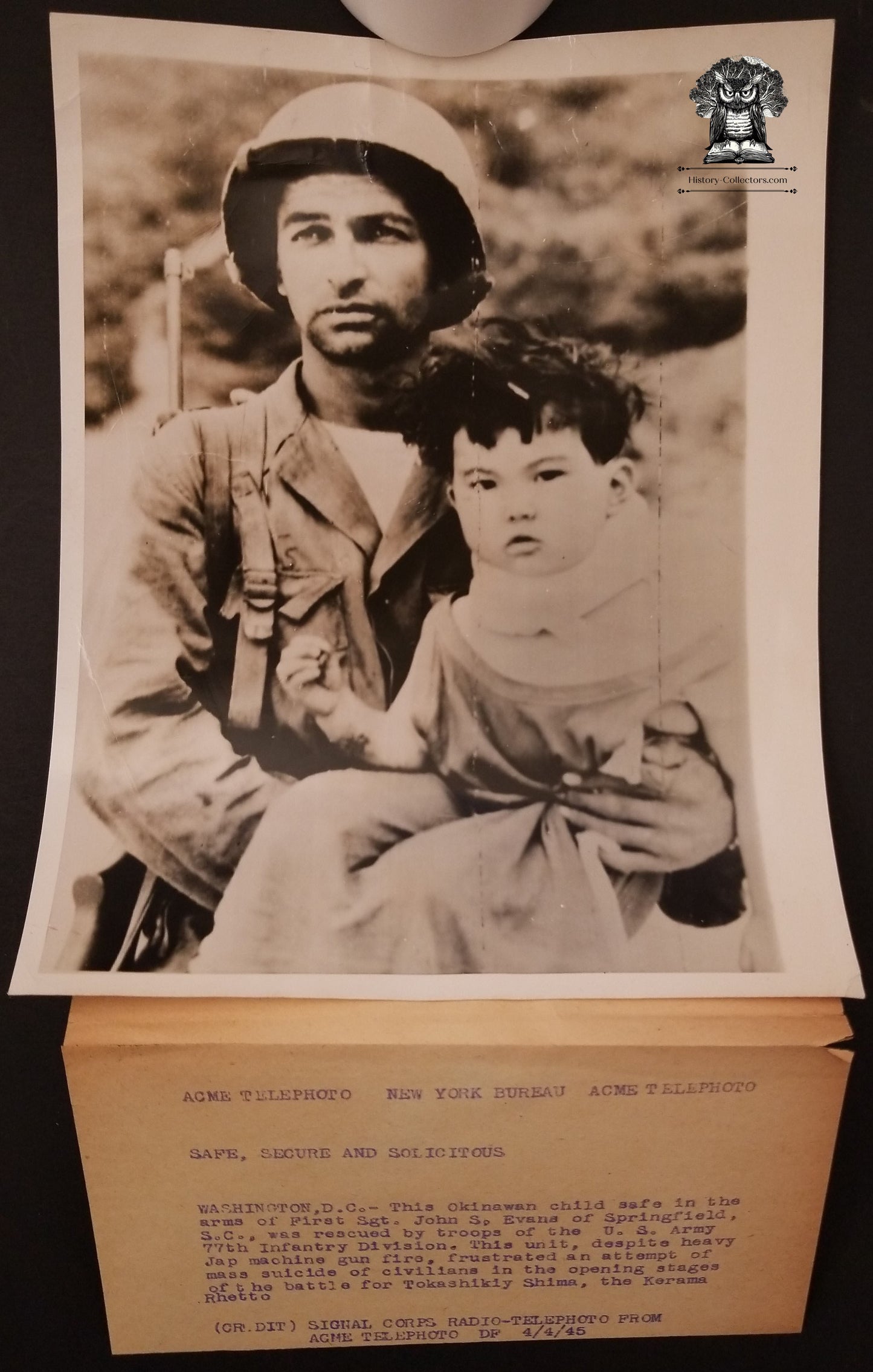 1945 WWII Acme Newspictures Signal Corps Radio Telephoto New York Bureau - First Sgt John S Evans Springfield SC With Okinawan Child - US Army 77th Infantry Division - Battle For Tokashiki Shima The Kerama Retto